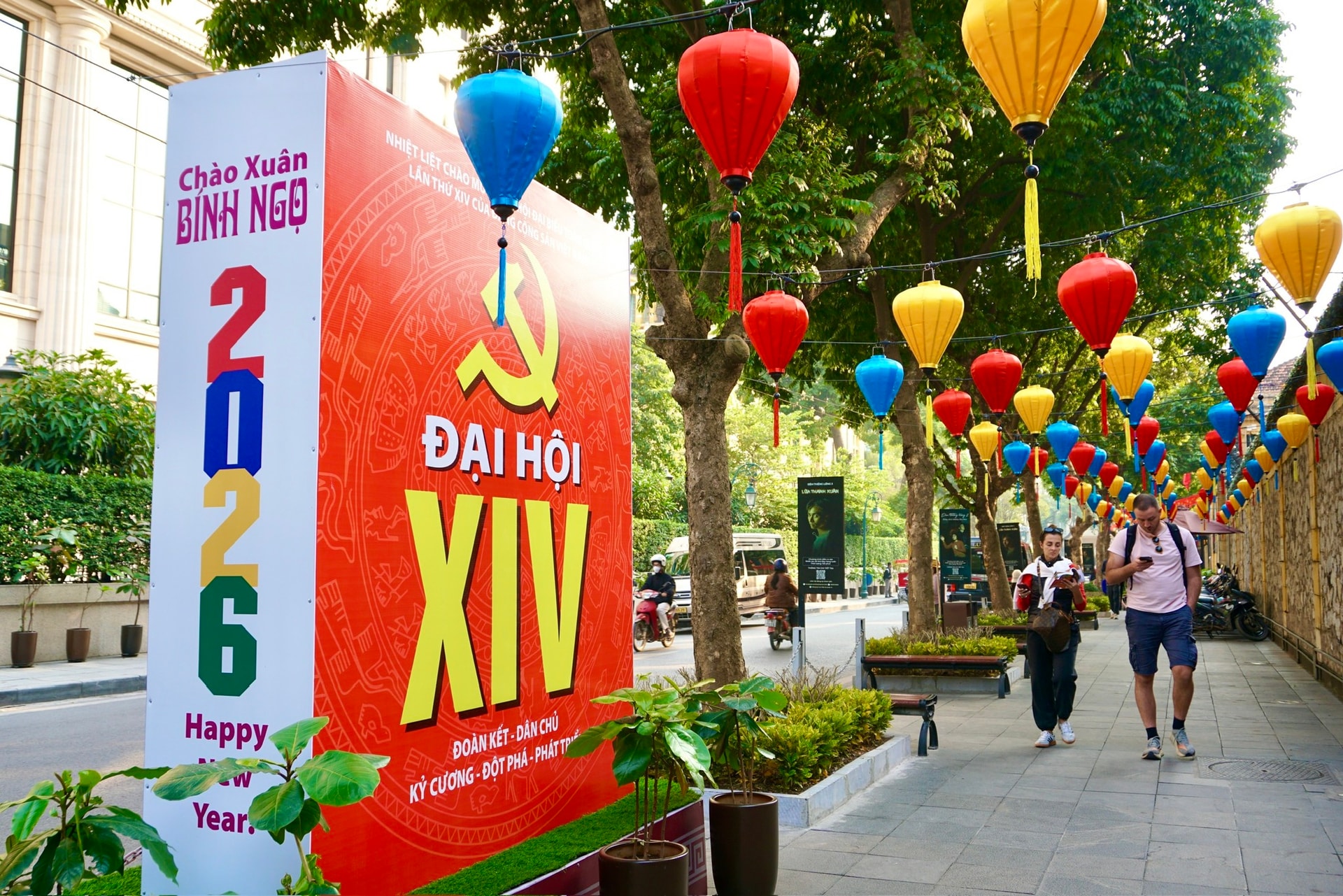 Cửa Nam rực rỡ cờ hoa chào mừng Đại hội XIV của Đảng- Ảnh 1.