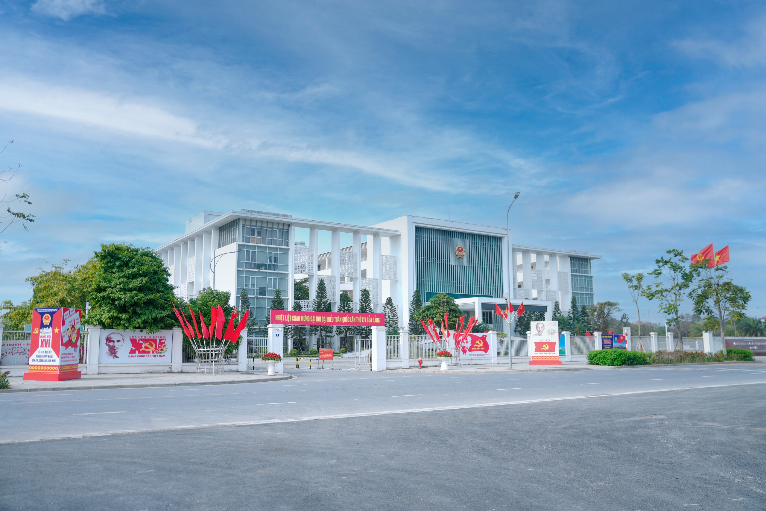 Xã Gia Lâm rực rỡ cờ hoa chào mừng Đại hội đại biểu toàn quốc lần thứ XIV của Đảng