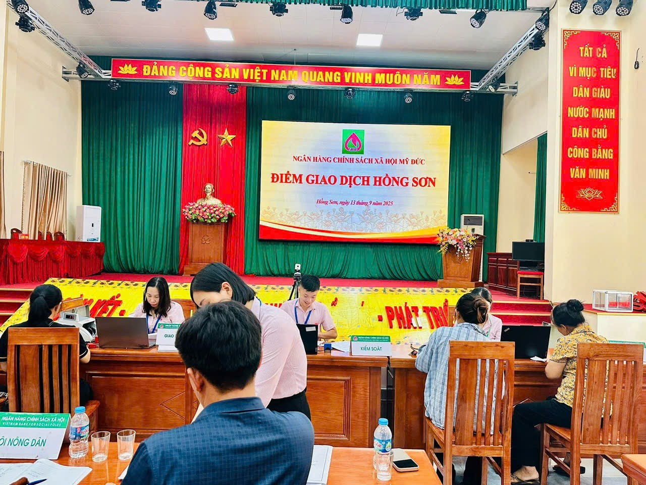 THÔNG TIN TUYÊN TRUYỀNCHÍNH SÁCH CHO VAY GIẢI QUYẾT VIỆC LÀM QUA NGÂN HÀNG CHÍNH SÁCH XÃ HỘITHEO NGHỊ ĐỊNH 338/NĐ-CP CỦA CHÍNH PHỦ- Ảnh 2.