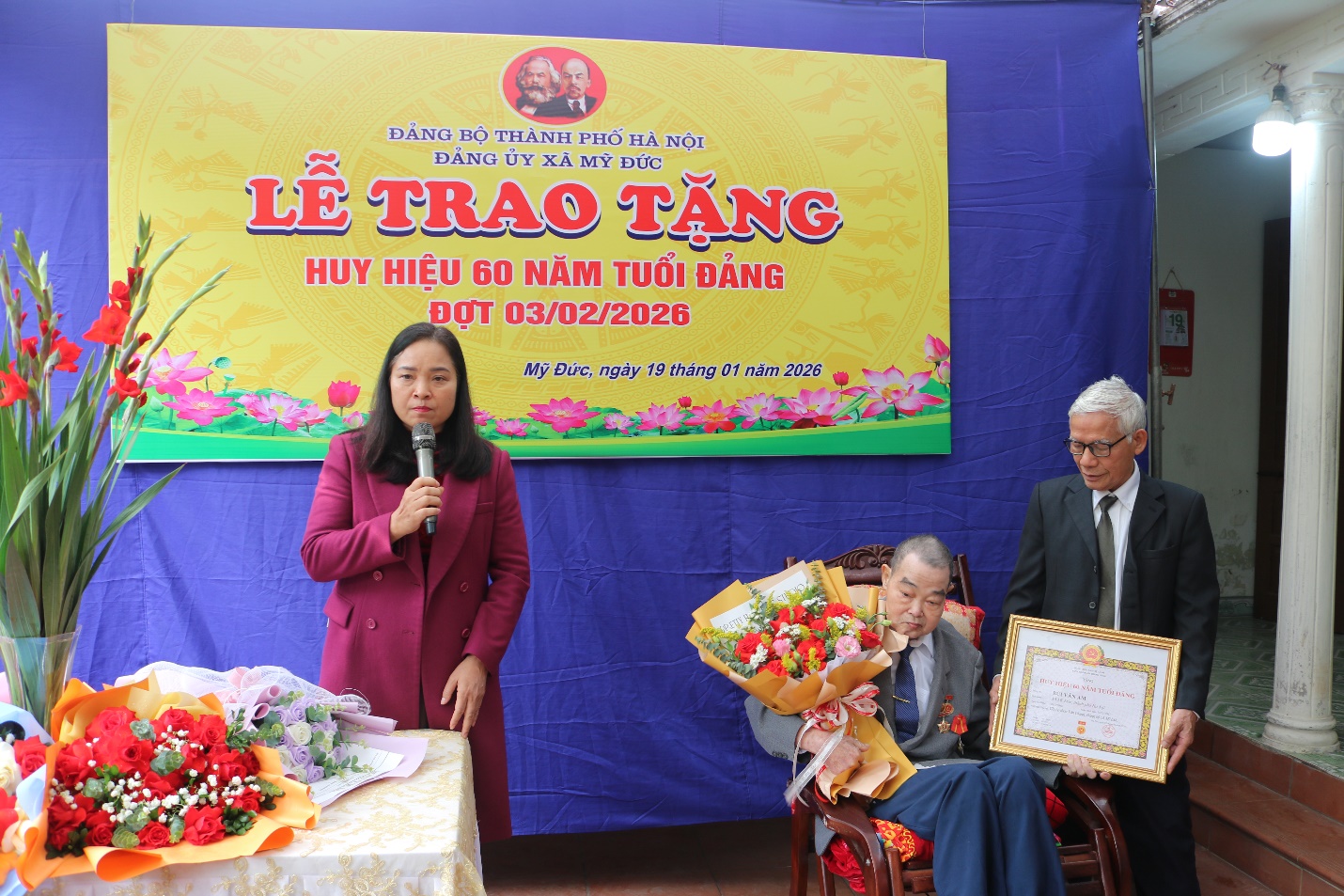 Mỹ Đức: Trao tặng và truy tặng Huy hiệu Đảng đợt 03/02 tại gia đình các đảng viên lão thành cách mạng - Ảnh 3.