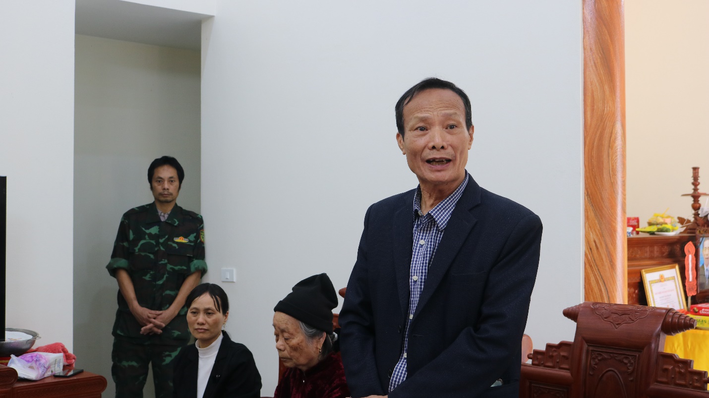 Mỹ Đức: Trao tặng và truy tặng Huy hiệu Đảng đợt 03/02 tại gia đình các đảng viên lão thành cách mạng - Ảnh 9.