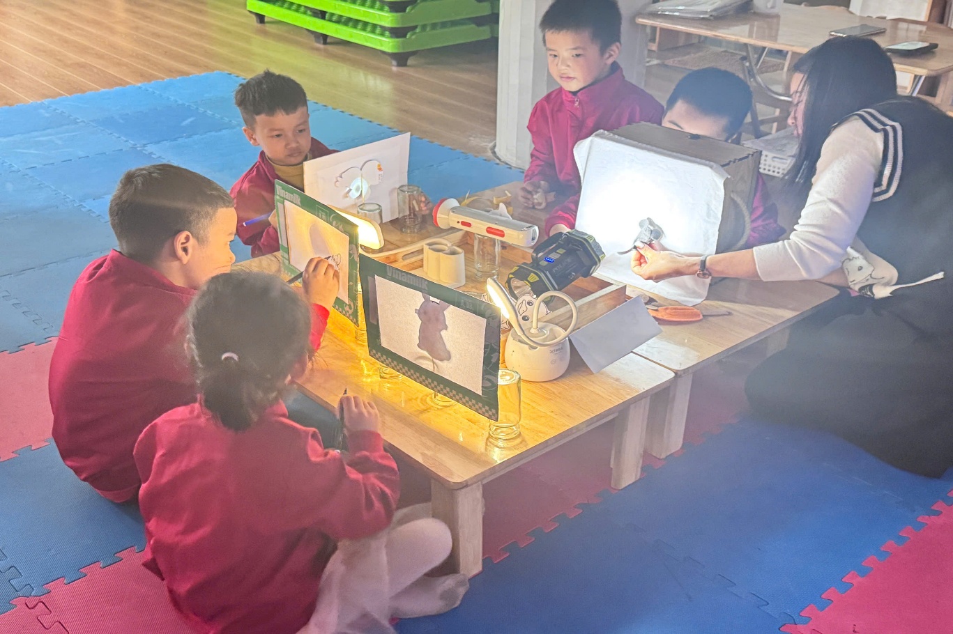 ÁNH SÁNG - NHỊP CẦU KHƠI DẬY HỨNG THÚ HỌC TẬP CHO TRẺ- Ảnh 2.