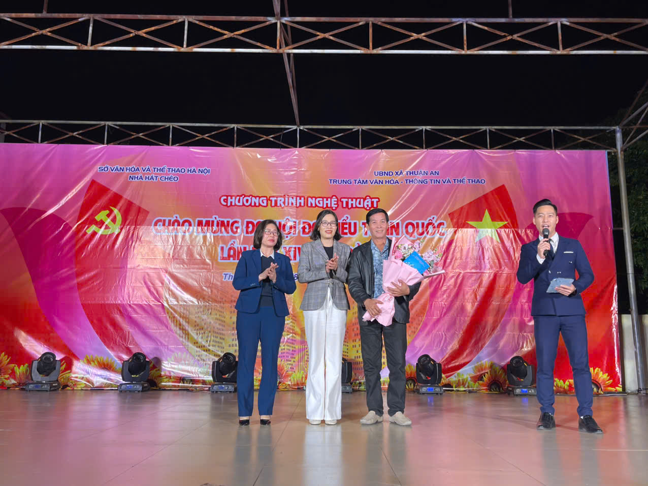 A group of people on a stage  AI-generated content may be incorrect.