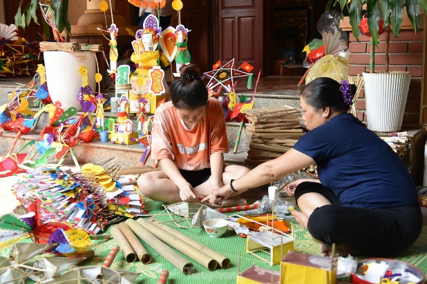 Nghệ nhân cuối cùng làm đèn Trung thu làng Hậu Ái ảnh 6