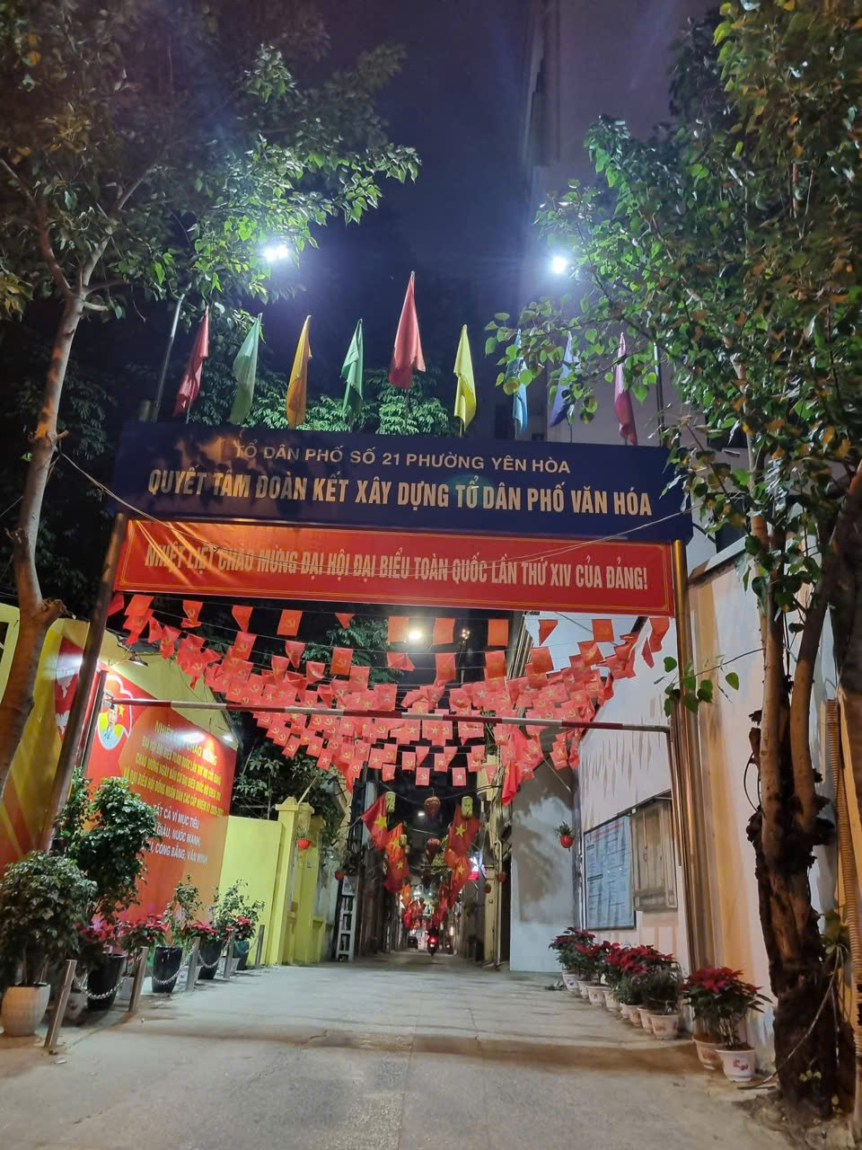 Phường Yên Hoà đẩy mạnh thông tin tuyên truyền trực quan, chỉnh trang đô thị chào mừng Đại hội XIV của Đảng- Ảnh 3.