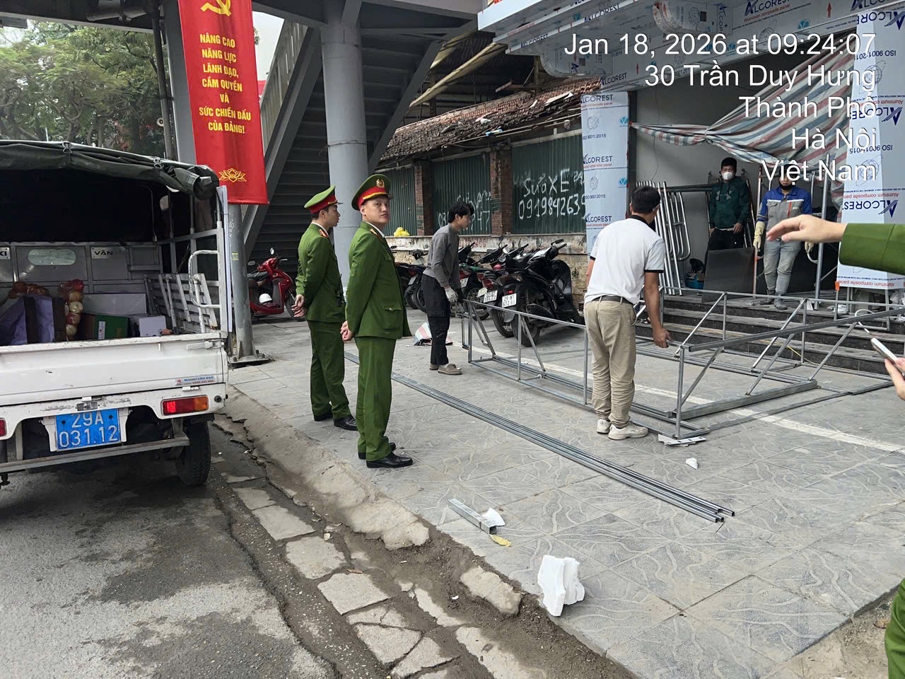 Phường Yên Hoà đẩy mạnh thông tin tuyên truyền trực quan, chỉnh trang đô thị chào mừng Đại hội XIV của Đảng- Ảnh 5.