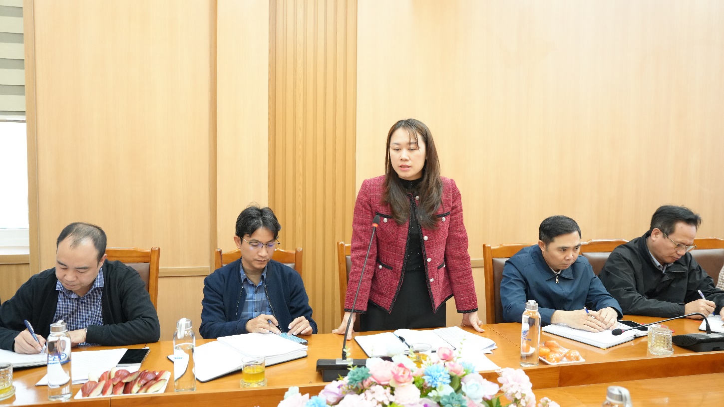 A person standing in front of a table with people sitting around it  AI-generated content may be incorrect.