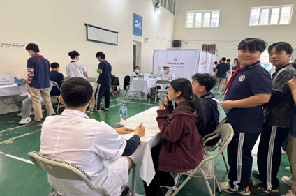TRƯỜNG THCS THỊNH LIỆT TỔ CHỨC KHÁM SỨC KHỎE ĐỊNH KỲ CHO HỌC SINH NĂM HỌC 2025 – 2026- Ảnh 1.