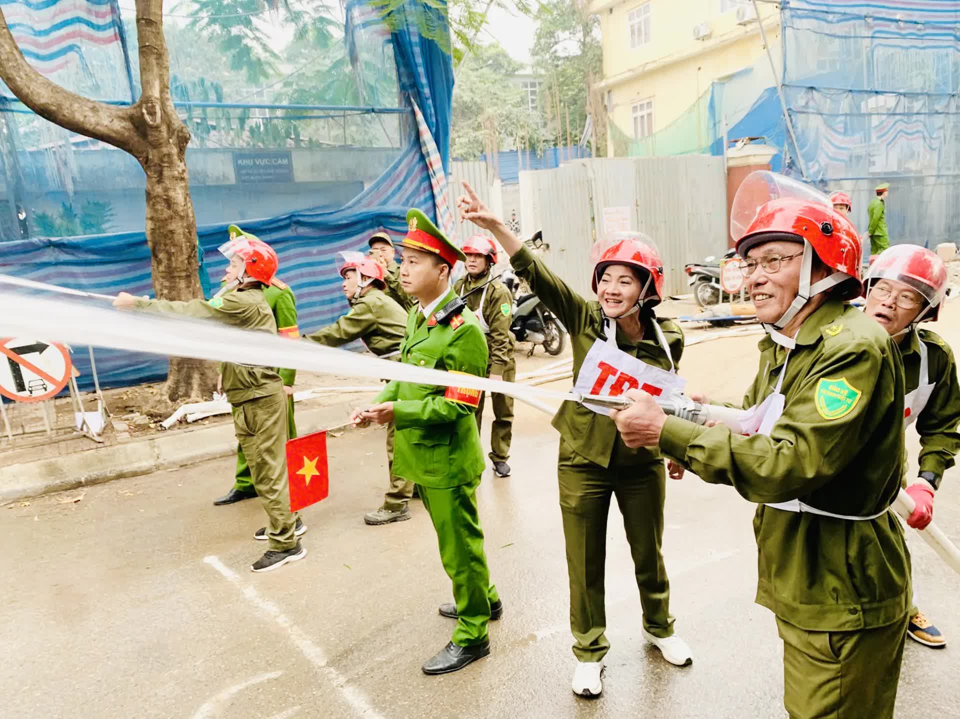 Khương Đình: Tăng cường tuyên truyền, nâng cao năng lực và bảo đảm an toàn PCCC- Ảnh 4.