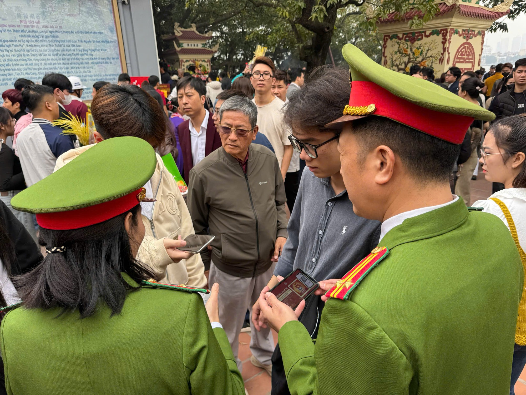 Công an phường Tây Hồ: Lan tỏa thông điệp “Triệu trái tim – chung nhịp đập” hướng về Đại hội XIV của Đảng- Ảnh 2.