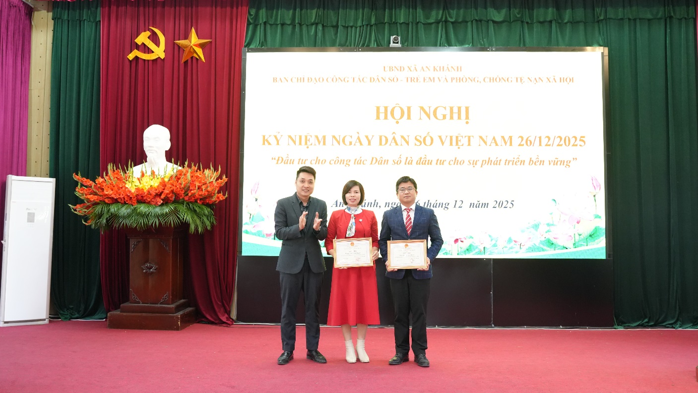 A group of people standing on a stage  AI-generated content may be incorrect.