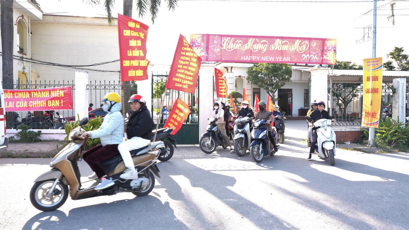 A group of people riding motorcycles  AI-generated content may be incorrect.