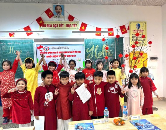 HỌP PHỤ HUYNH HỌC SINH HỌC KÌ I - TRƯỜNG TIỂU HỌC TRẦN PHÚ ĐỔI MỚI – SÁNG TẠO – ĐỒNG HÀNH CÙNG HỌC SINH NĂM HỌC: 2025 – 2026- Ảnh 2.