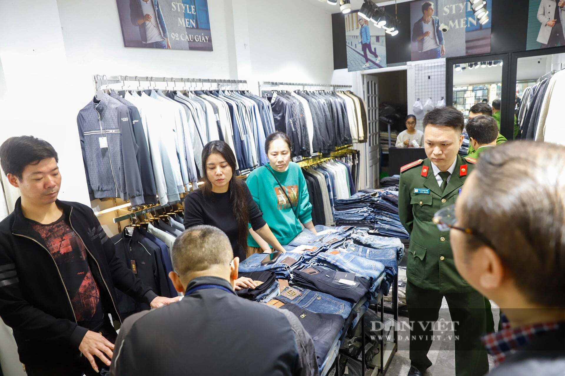 Thu hồi đất làm Vành đai 2,5: Lãnh đạo phường "đi từng ngõ, gõ từng nhà", nhiều hộ dân bắt đầu di dời đồ đạc- Ảnh 8.