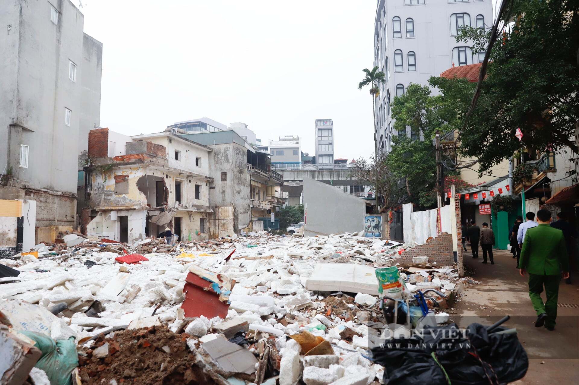 Thu hồi đất làm Vành đai 2,5: Lãnh đạo phường "đi từng ngõ, gõ từng nhà", nhiều hộ dân bắt đầu di dời đồ đạc- Ảnh 9.