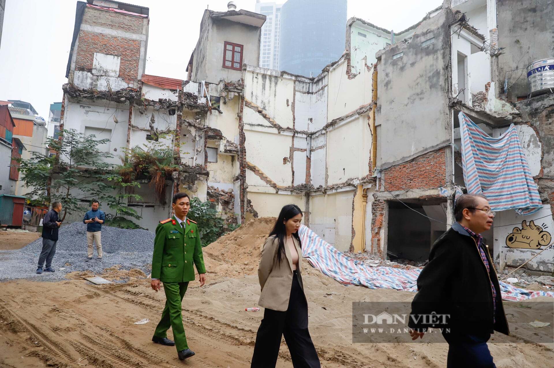 Thu hồi đất làm Vành đai 2,5: Lãnh đạo phường "đi từng ngõ, gõ từng nhà", nhiều hộ dân bắt đầu di dời đồ đạc- Ảnh 10.