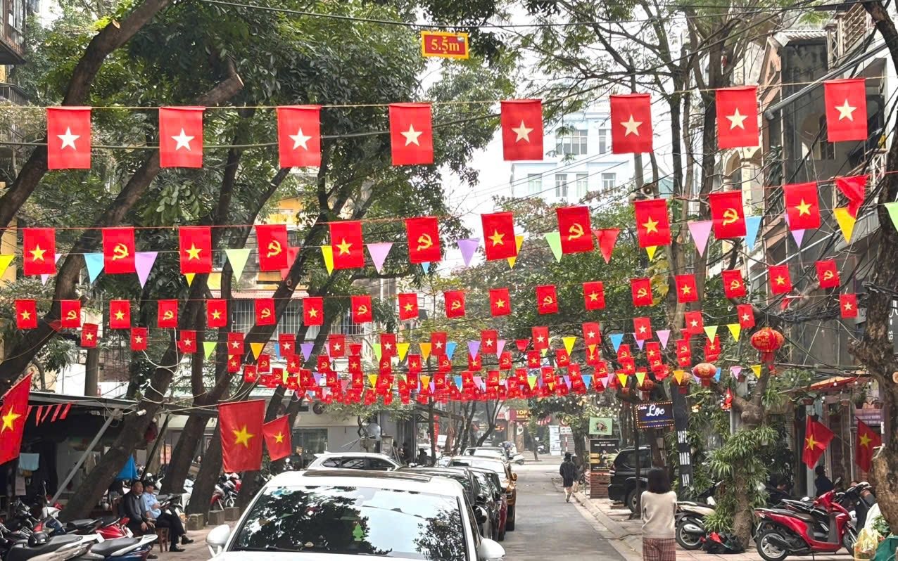 Phụ nữ phường Giảng Võ chào mừng Đại hội Đảng lần thứ XIV- Ảnh 3.