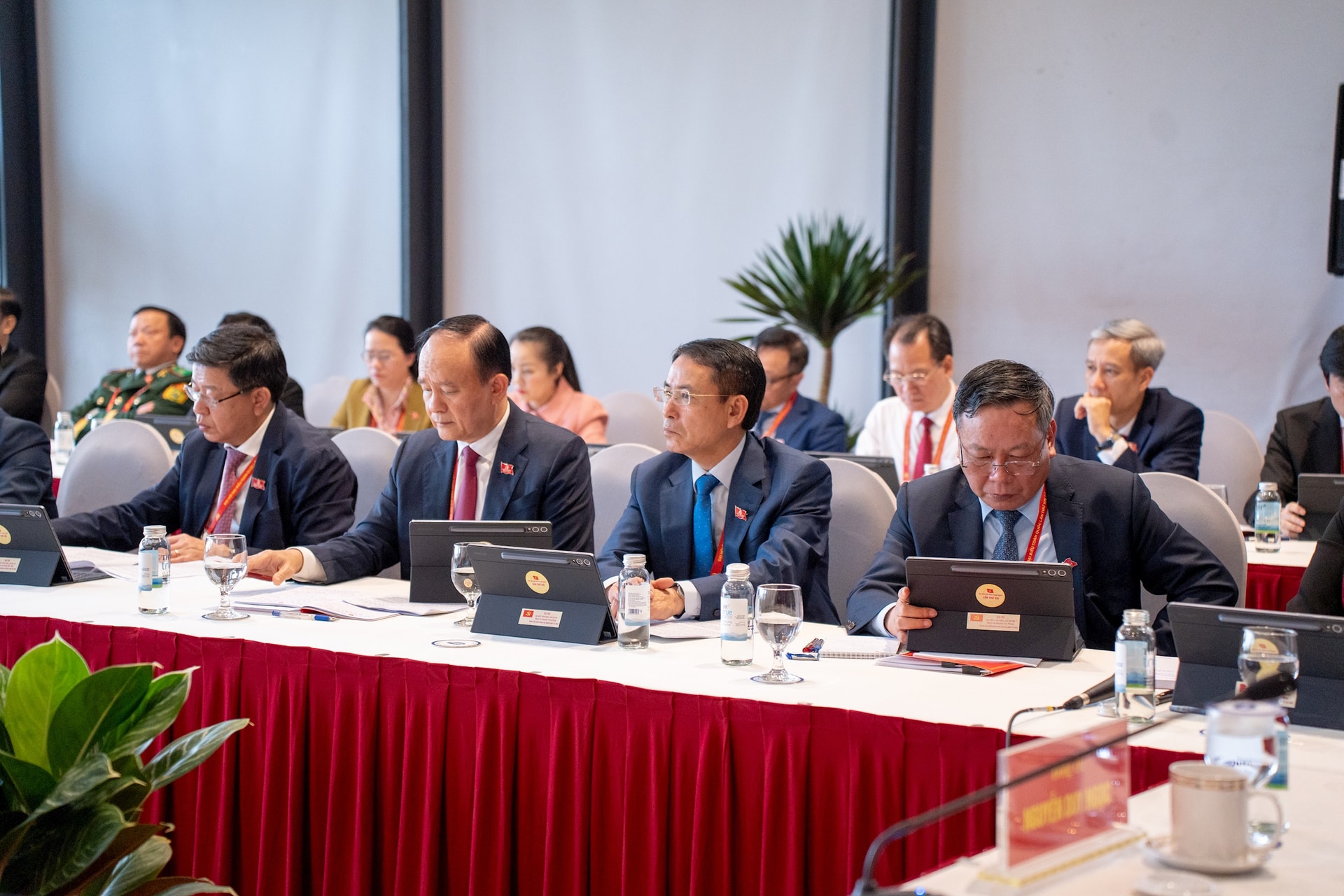 Đoàn đại biểu Đảng bộ thành phố Hà Nội thảo luận tại Đoàn về các văn kiện trình Đại hội XIV- Ảnh 3.