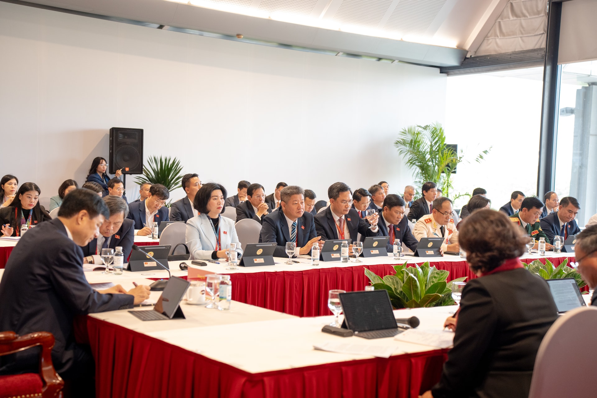 Đoàn đại biểu Đảng bộ thành phố Hà Nội thảo luận tại Đoàn về các văn kiện trình Đại hội XIV- Ảnh 6.