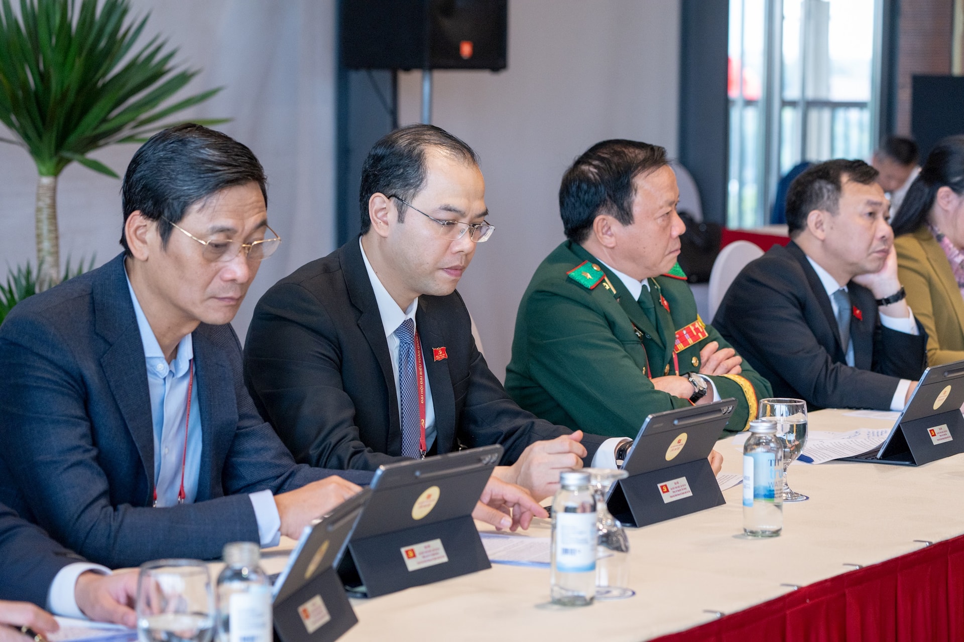 Đoàn đại biểu Đảng bộ thành phố Hà Nội thảo luận tại Đoàn về các văn kiện trình Đại hội XIV- Ảnh 10.