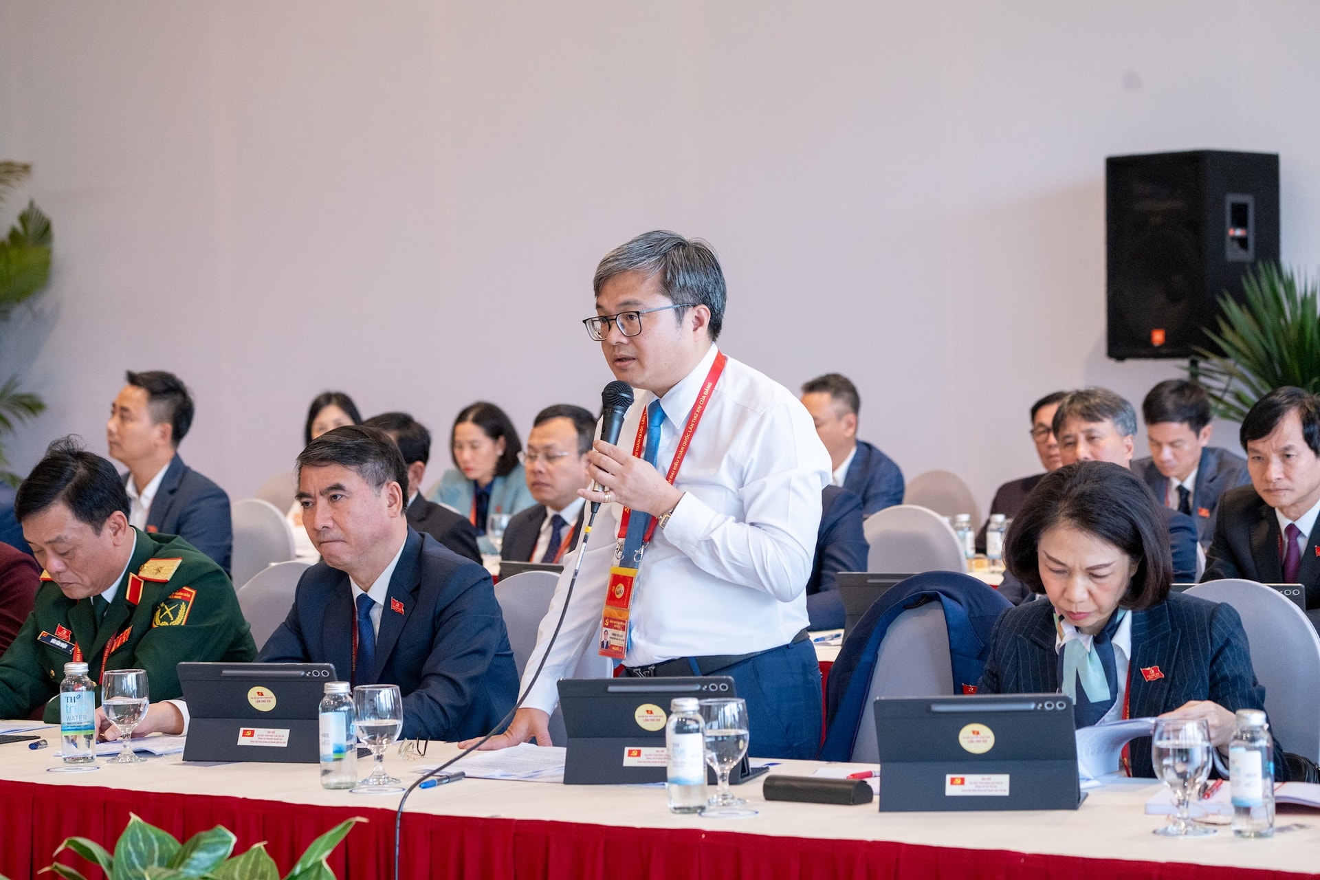 Đoàn đại biểu Đảng bộ thành phố Hà Nội thảo luận tại Đoàn về các văn kiện trình Đại hội XIV- Ảnh 9.