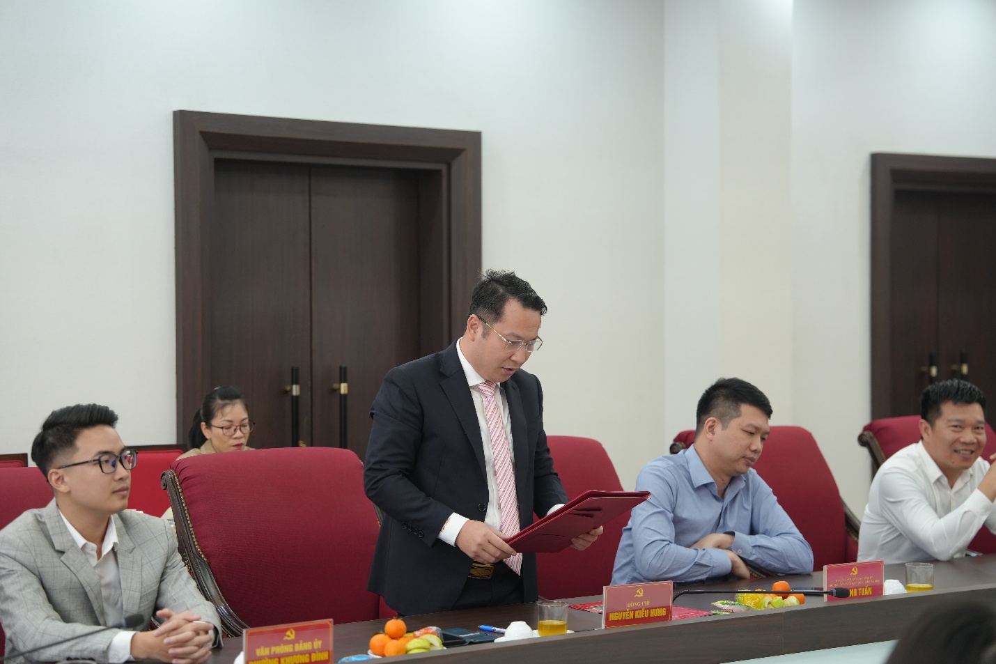 Đảng ủy xã Gia Lâm công bố quyết định tiếp nhận, bổ nhiệm Phó Chánh Văn phòng Đảng ủy- Ảnh 6.