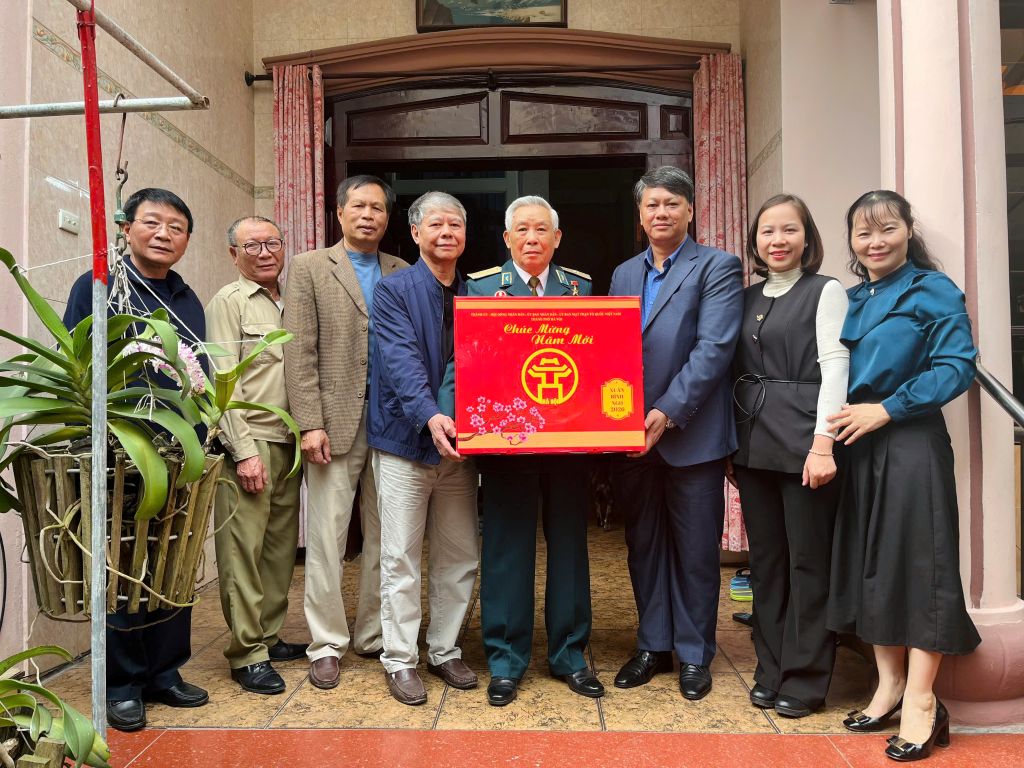 PHƯỜNG PHƯƠNG LIỆT: ẤM ÁP NGHĨA TÌNH TRONG HOẠT ĐỘNG THĂM HỎI GIA ĐÌNH CHÍNH SÁCH XUÂN BÍNH NGỌ 2026- Ảnh 1.