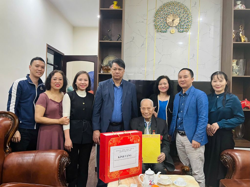 PHƯỜNG PHƯƠNG LIỆT: ẤM ÁP NGHĨA TÌNH TRONG HOẠT ĐỘNG THĂM HỎI GIA ĐÌNH CHÍNH SÁCH XUÂN BÍNH NGỌ 2026- Ảnh 4.