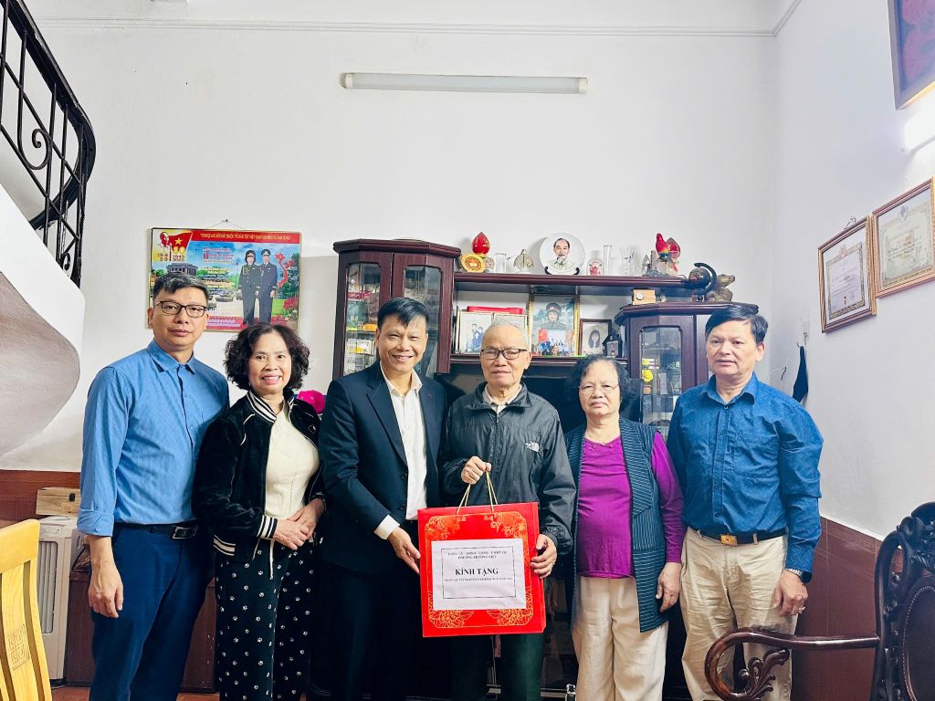 PHƯỜNG PHƯƠNG LIỆT: ẤM ÁP NGHĨA TÌNH TRONG HOẠT ĐỘNG THĂM HỎI GIA ĐÌNH CHÍNH SÁCH XUÂN BÍNH NGỌ 2026- Ảnh 8.
