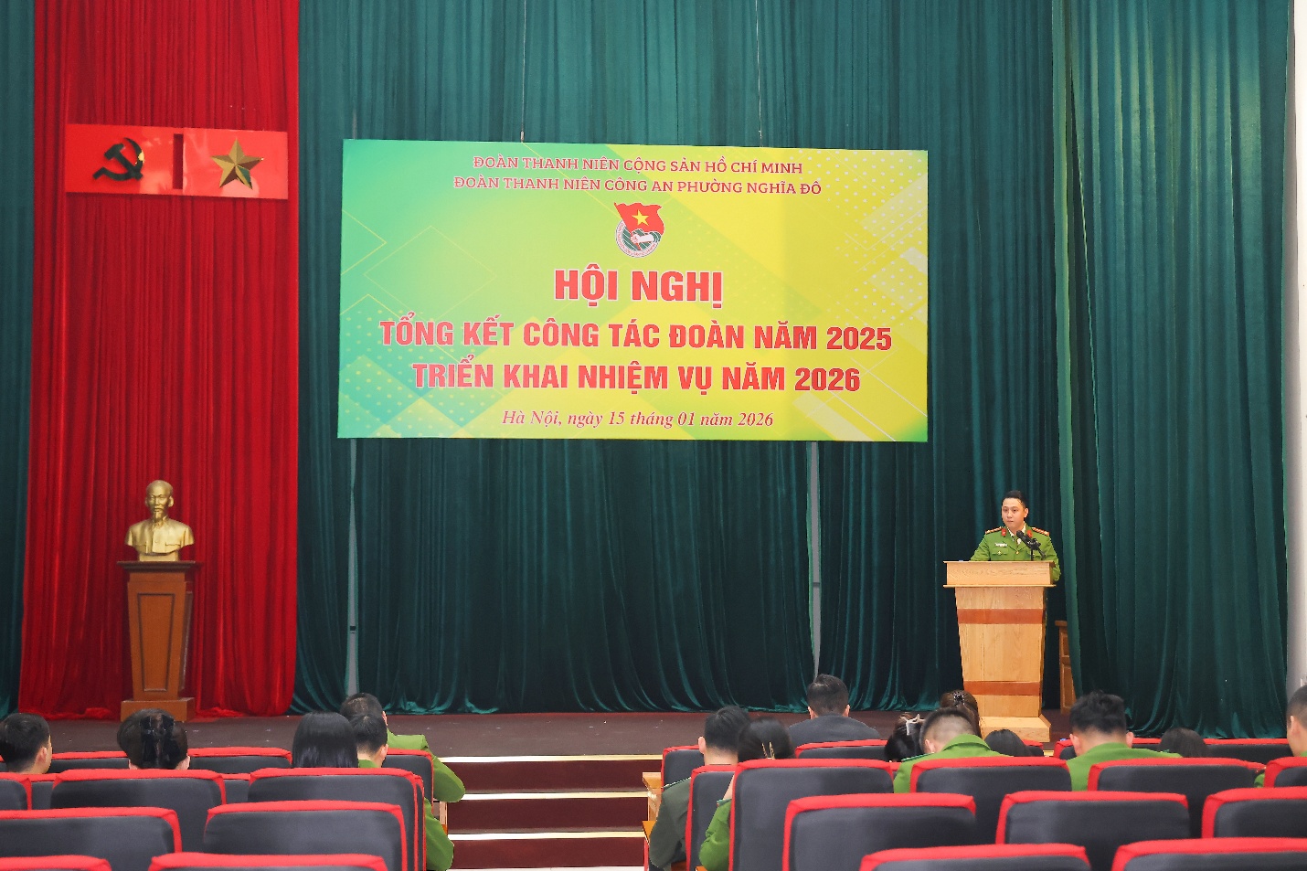 Ảnh có chứa văn bản, tòa nhà, trong nhà, Rèm nhà hát  Nội dung do AI tạo ra có thể không chính xác.