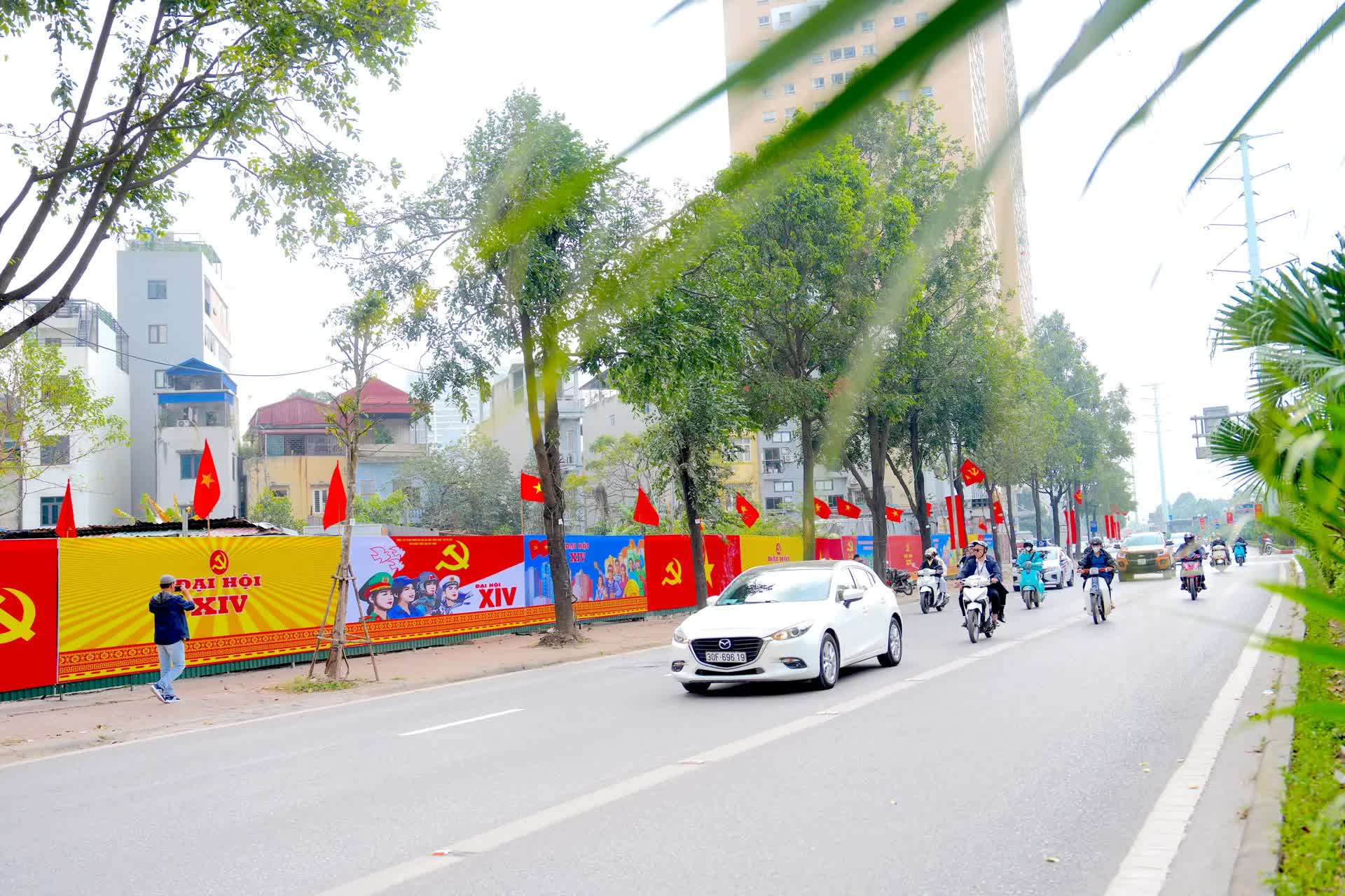 Phường Đại Mỗ rực rỡ cờ hoa chào mừng Đại hội XIV của Đảng
- Ảnh 1.