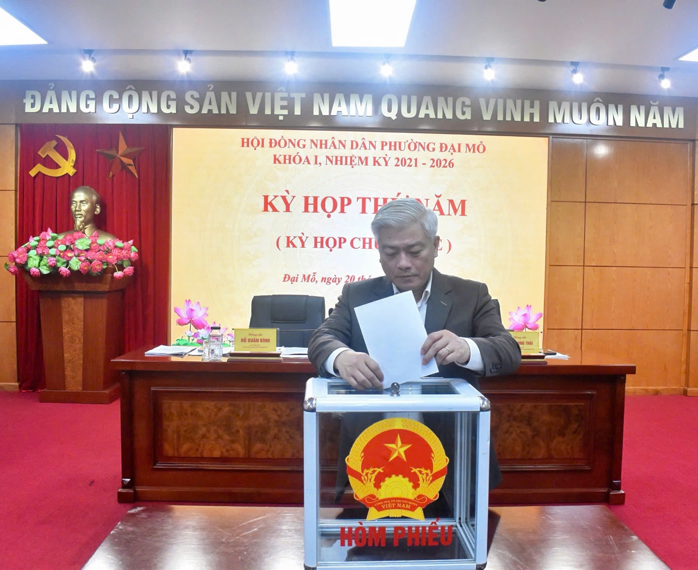 Hội đồng nhân dân phường Đại Mỗ tổ chức thành công kỳ họp thứ Năm (kỳ họp chuyên đề) để thảo luận, quyết nghị một số nội dung quan trọng thuộc thẩm quyền- Ảnh 3.