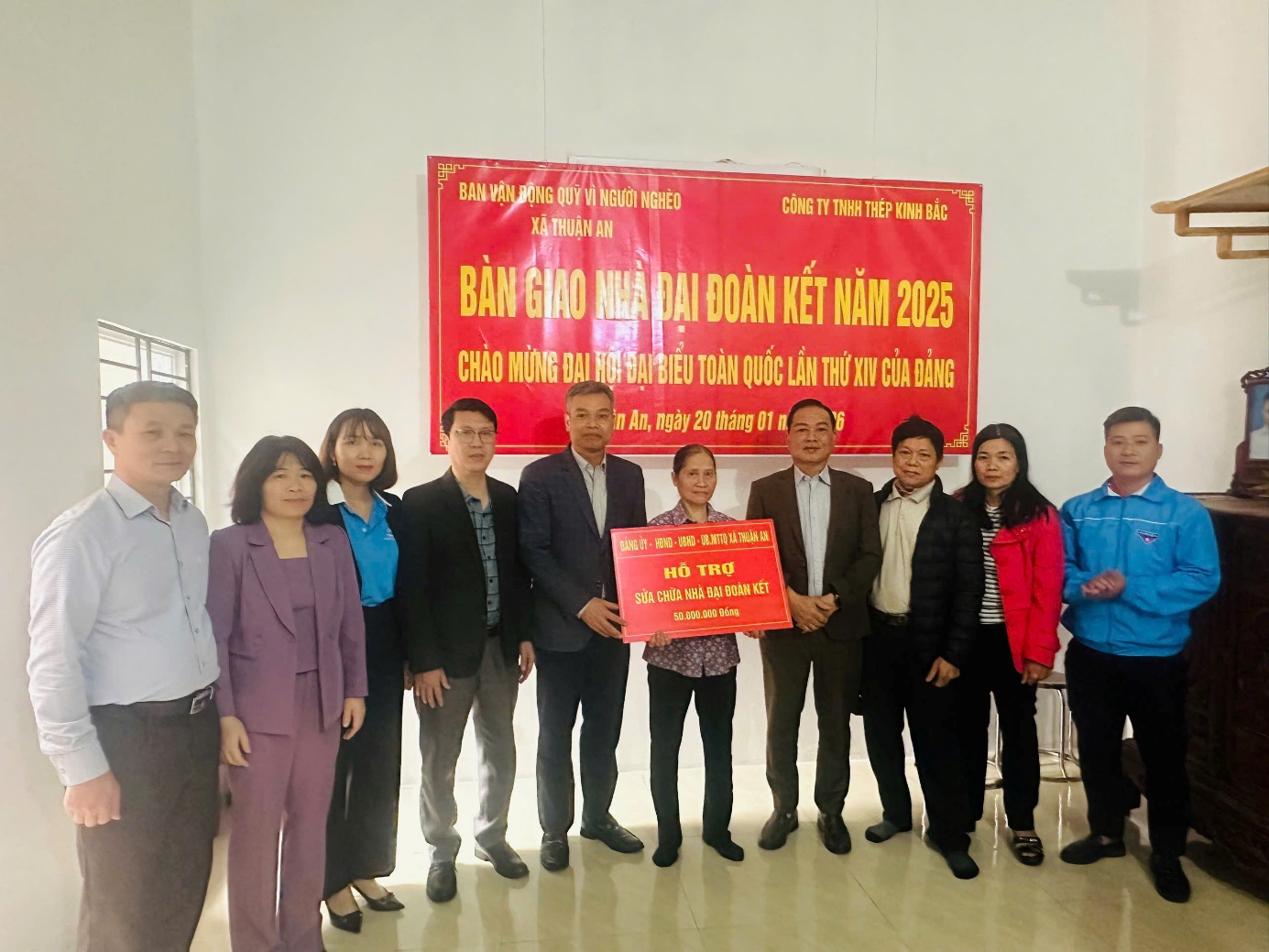 A group of people standing in a room  AI-generated content may be incorrect.