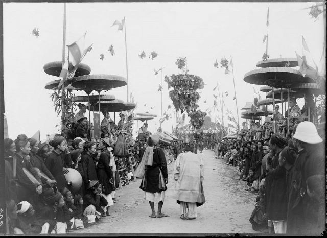 A picture containing text, outdoor, people, group  Description automatically generated