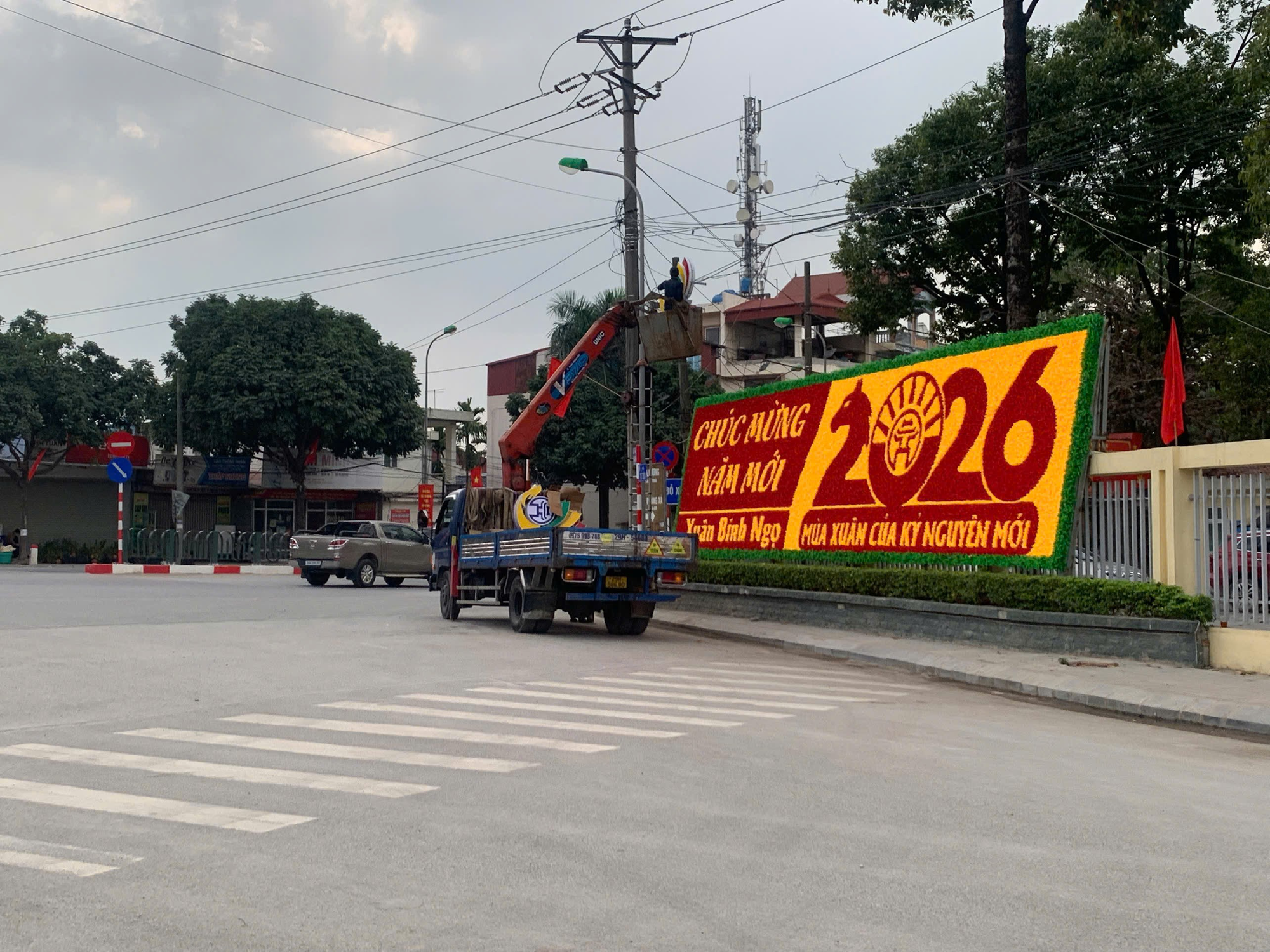 MỸ ĐỨC RỰC RỠ CỜ HOA CHÀO MỪNG ĐẠI HỘI ĐẢNG TOÀN QUỐC LẦN THỨ XIV- Ảnh 5.