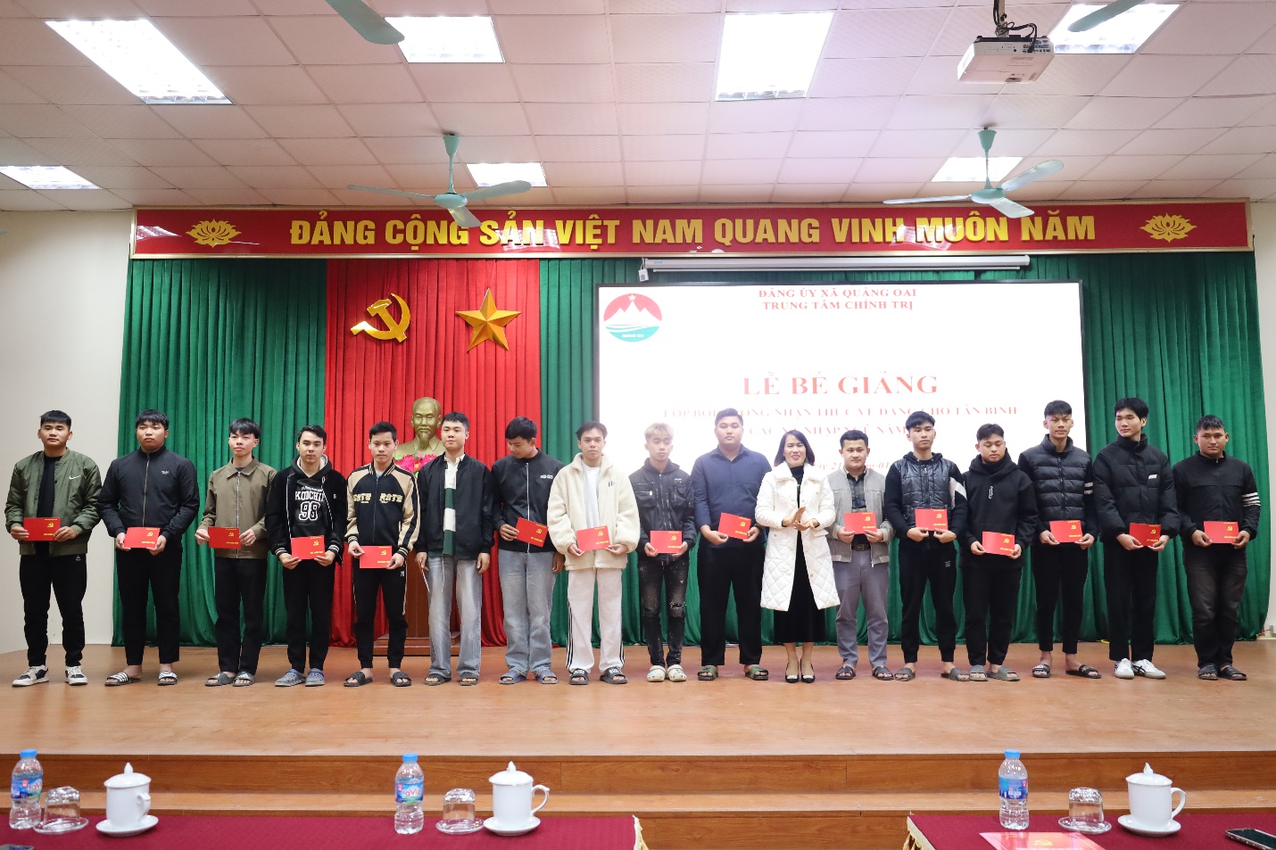 D:\Desktop\Bế giảng thanh niên nhập ngũ\IMG_8324.JPG