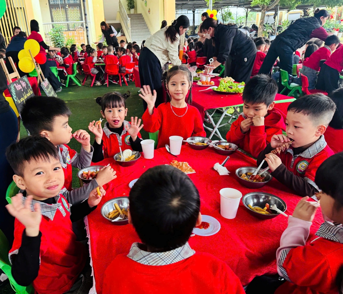 A group of children sitting at a table eating food  AI-generated content may be incorrect.