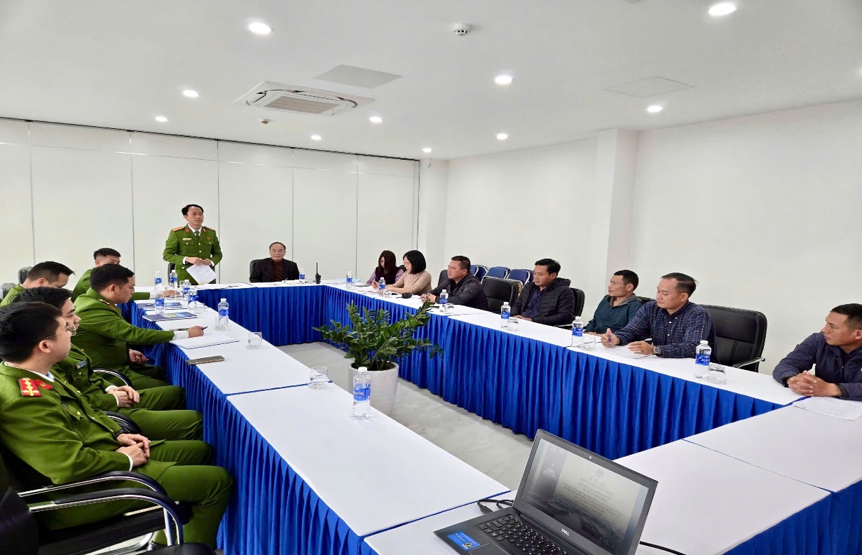 Công an phường Yên Sở ký kết quy chế phối hợp với bến xe Nước Ngầm tăng cường đảm bảo an ninh trật tự, an toàn giao thông, phòng cháy chữa cháy và phòng chống tội phạm- Ảnh 1.