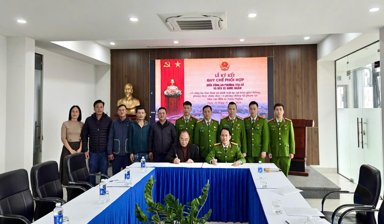 Công an phường Yên Sở ký kết quy chế phối hợp với bến xe Nước Ngầm tăng cường đảm bảo an ninh trật tự, an toàn giao thông, phòng cháy chữa cháy và phòng chống tội phạm- Ảnh 2.