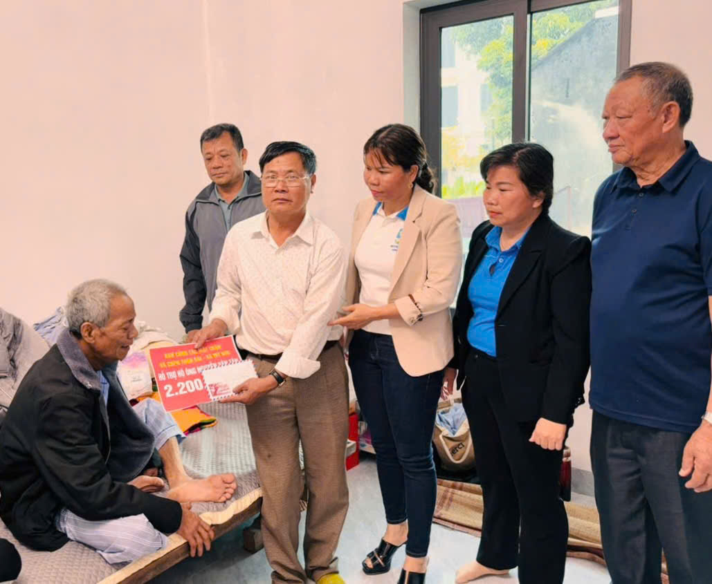 Những món quà ấm áp tình người tại thôn Vài ( xã Mỹ Đức)- Ảnh 1.