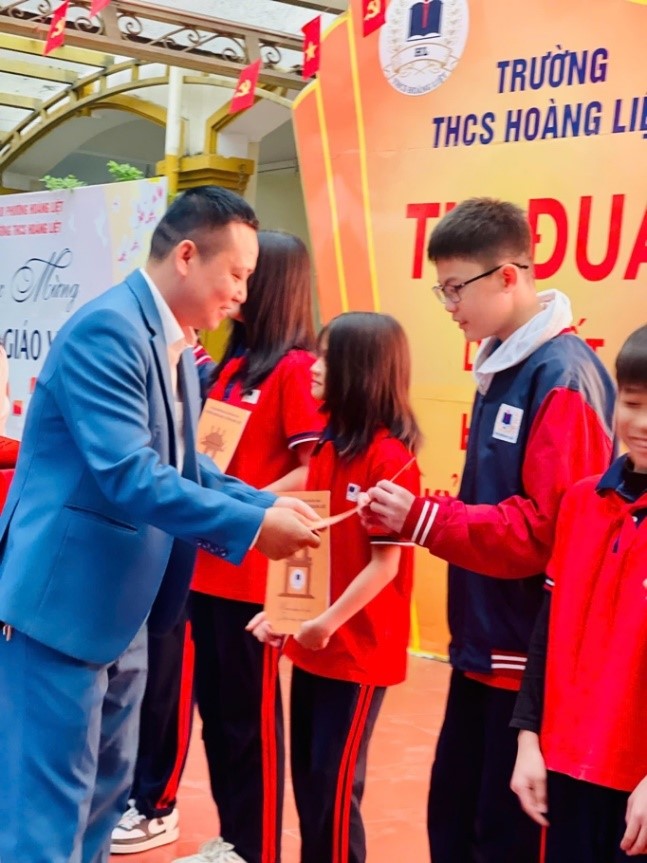 Trương THCS Hoàng Liệt tổ chức Lễ Sơ kết học kì I
Năm học 2025 - 2026 - Ảnh 3.