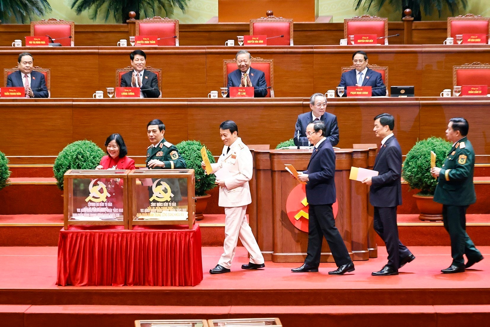 Hình ảnh bầu cử Ban Chấp hành Trung ương Đảng khóa XIV- Ảnh 11.