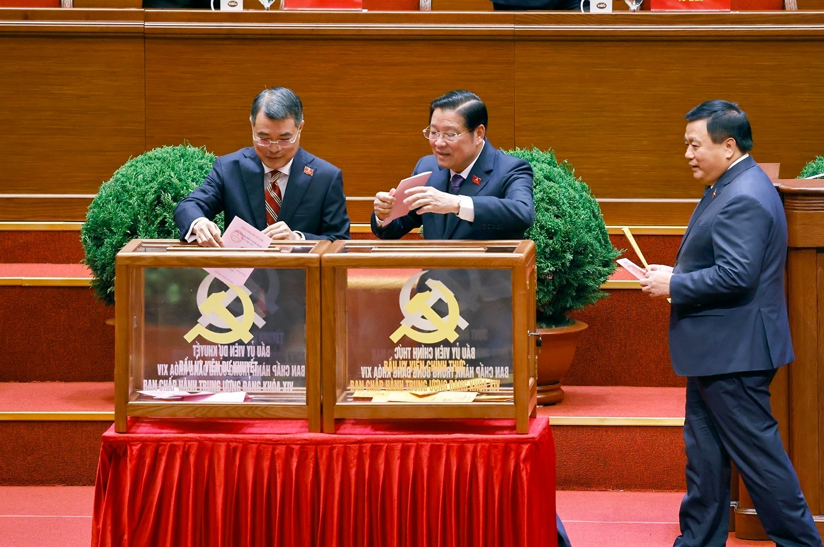 Hình ảnh bầu cử Ban Chấp hành Trung ương Đảng khóa XIV- Ảnh 7.