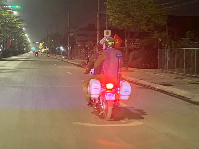 Công an xã Hoài Đức đã tổ chức ra quân tuần tra vũ trang, kiểm soát hành chính ban đêm- Ảnh 2.