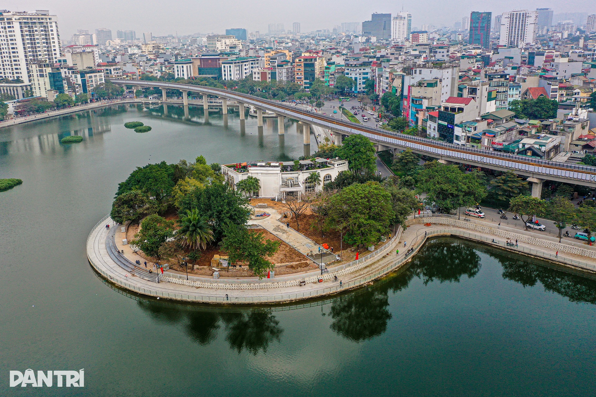 Hồ Đống Đa rực sáng về đêm sau dự án cải tạo gần 300 tỷ- Ảnh 5.