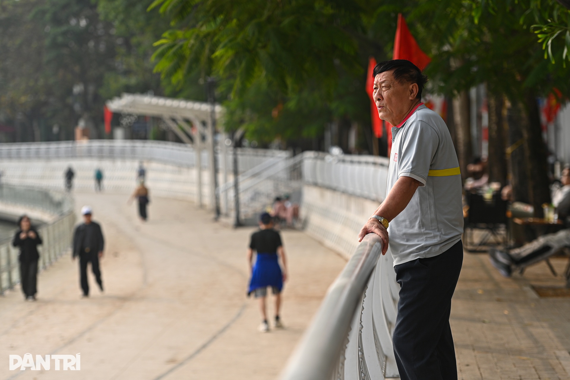 Hồ Đống Đa rực sáng về đêm sau dự án cải tạo gần 300 tỷ- Ảnh 6.