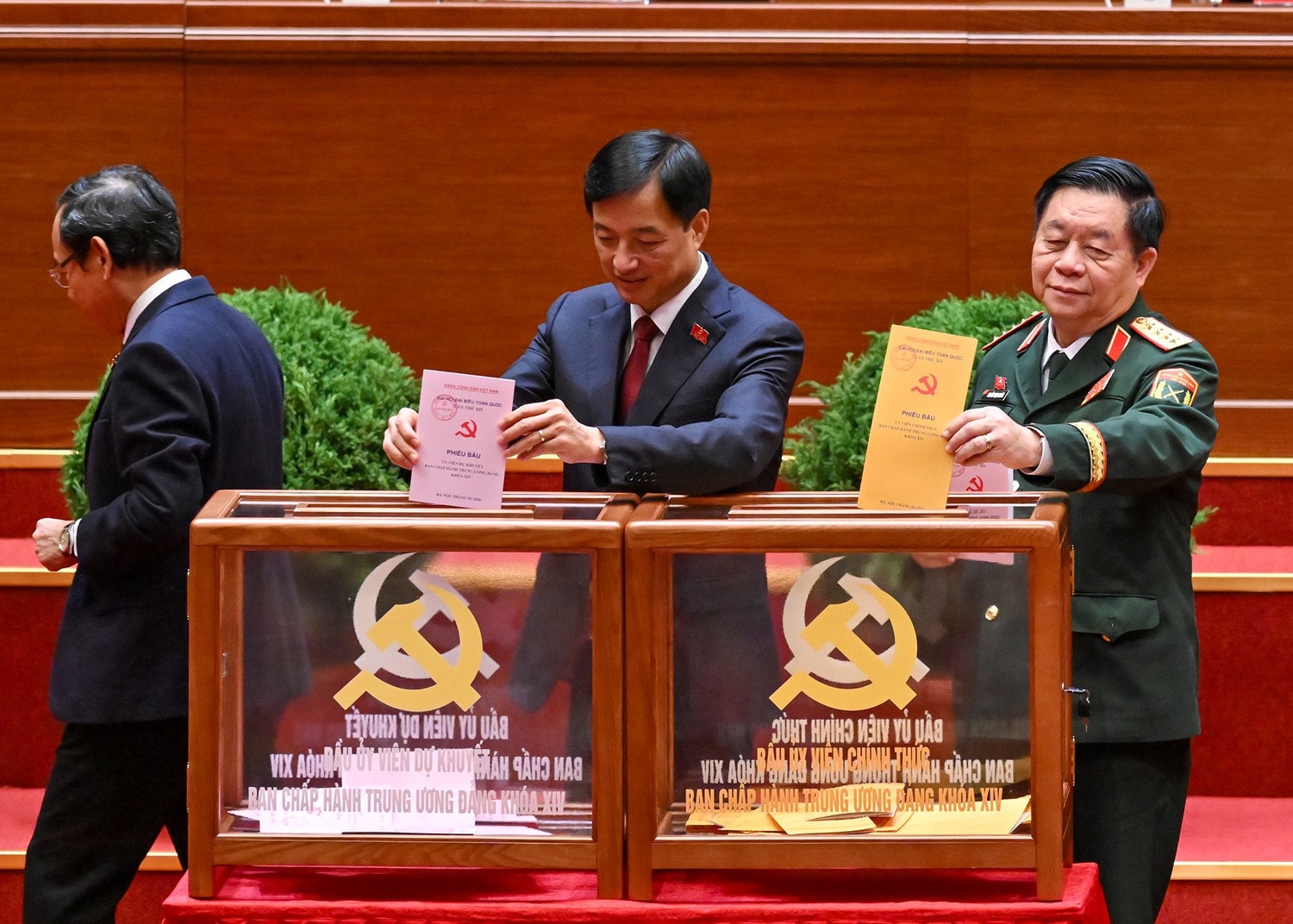 Hình ảnh bầu cử Ban Chấp hành Trung ương Đảng khóa XIV- Ảnh 14.