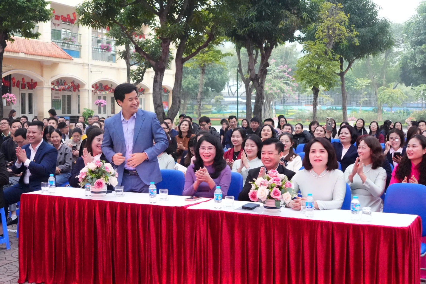 TỪ TIỂU HỌC ĐẾN TRUNG HỌC CƠ SỞ - MỘT BƯỚC CHUYỂN, NHIỀU YÊU THƯƠNG- Ảnh 1.