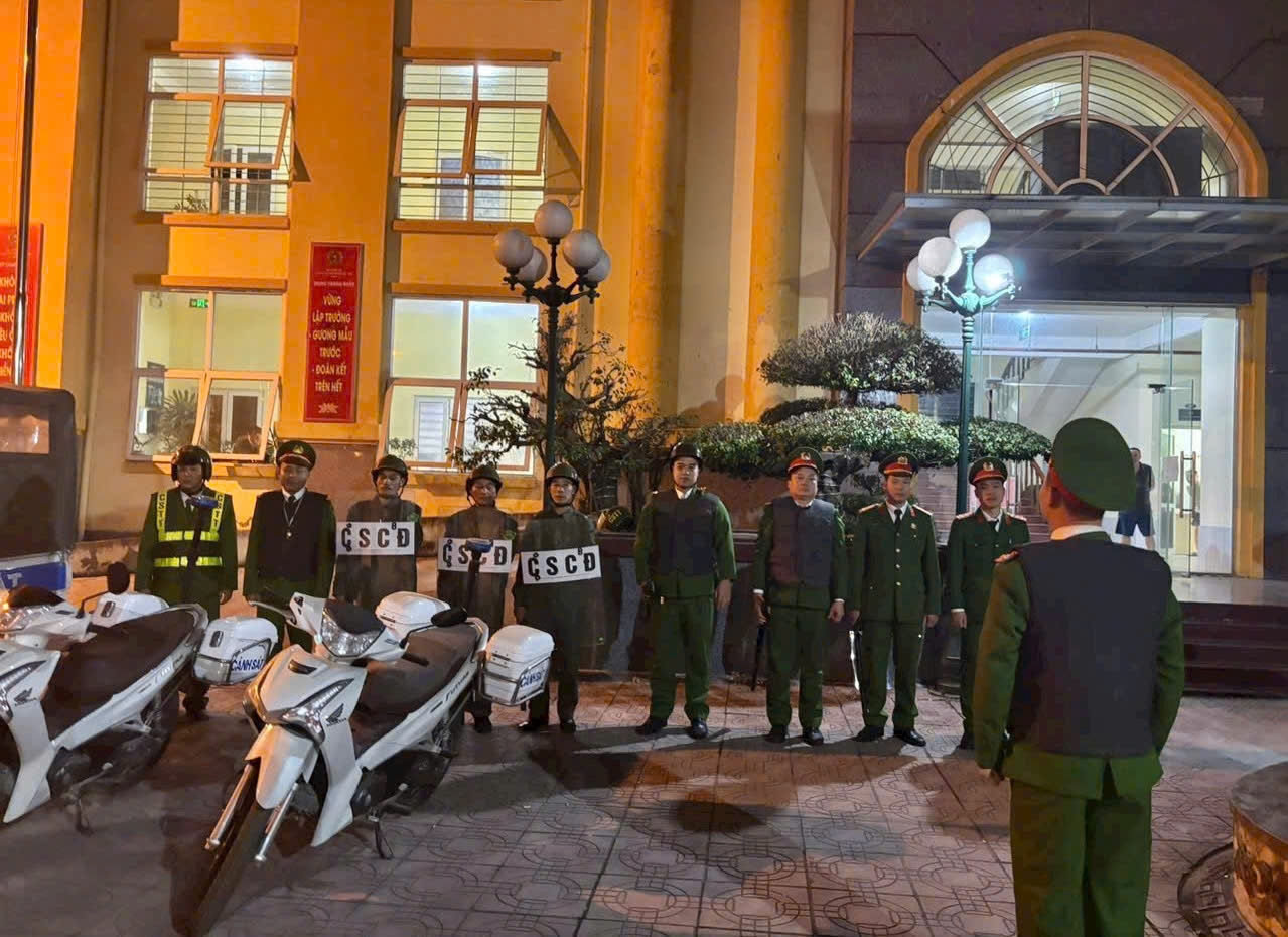Công an xã Hoài Đức đã tổ chức ra quân tuần tra vũ trang, kiểm soát hành chính ban đêm- Ảnh 1.