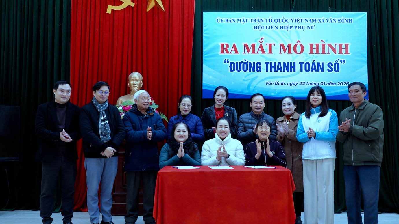 Hội LHPN xã Vân Đình ra mắt mô hình “Đường Thanh toán số”- Ảnh 2.